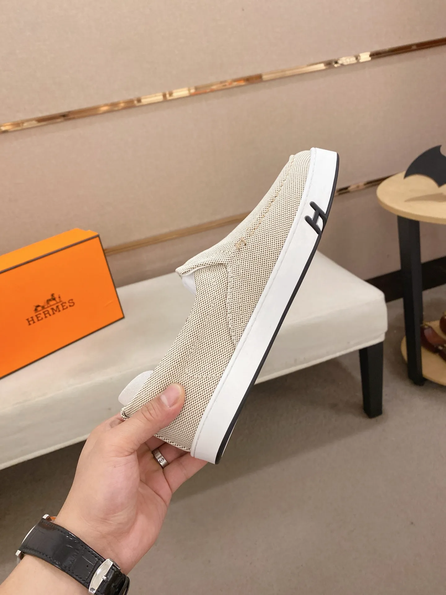 Men's clothing and shoes💰: 442💰《HERMES》【Classic original single version】Hermès; top 🔝purchase agent🔍🔍men's latest 🇺🇸 counter sales simultaneously, imported from Italy original ▲▲cowhide ▲▲ (high-end, nobility, class) ) Exquisite workmanship (Italian 🇮🇹 imported water-dyed 🐂 cowhide lining) sole: original sole provided by the original factory, ⚠️exclusive double-layer activity·TPR·rubber·combined molded outsole; super comfortable·wear-resistant·non-slip·environmental protection The real thing is more beautiful if you take the real thing (high quality, follow the order). You can enter and exit the counter at will * Number of yards: 38-44 (45 can be customized and cannot be returned or exchanged)